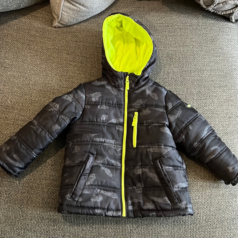 Oshkosh boy camouflage puffer jacket size SMALL (4)